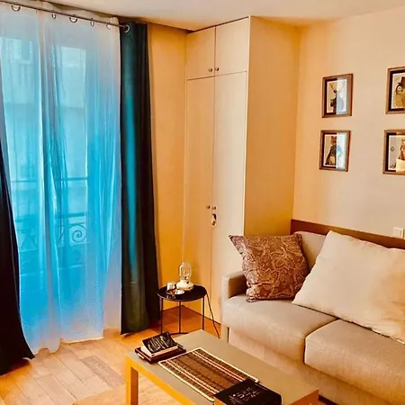 Comfortable Near The Eiffel Tower